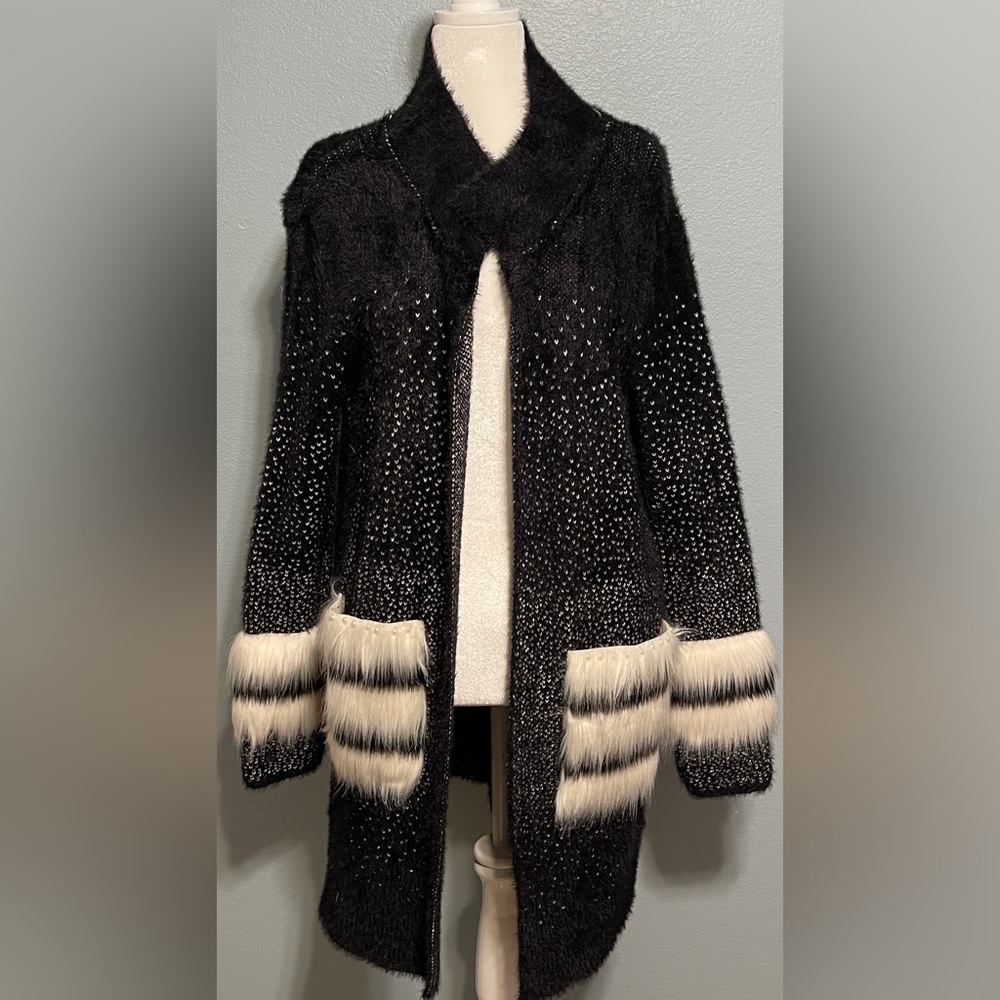 Sioni Open Front Black Cardigan Sweater White Faux Fur Fuzzy Duster Large NWT - Picture 2 of 11